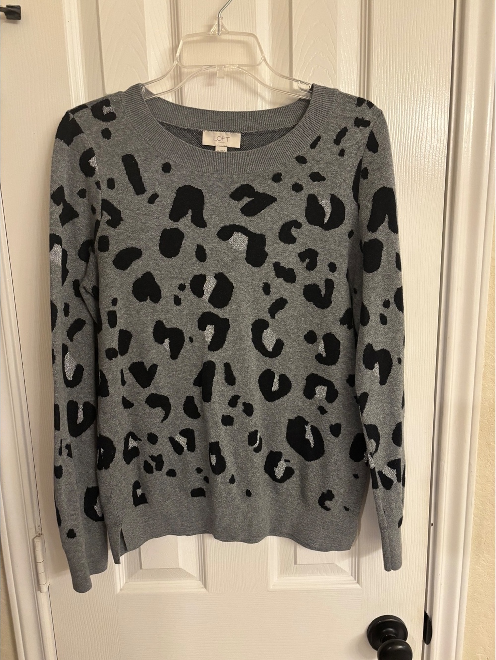 LOFT Outlet Leopard Print Sweater Gray Black Crew Neck Long Sleeve Women’s M